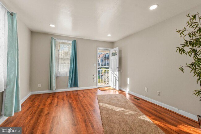 Foto del edificio - 4612 Woodlea Ave