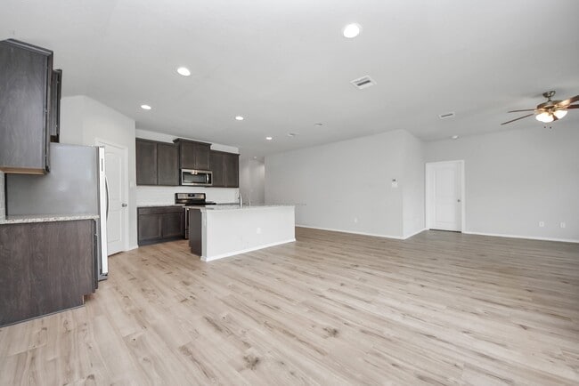 Foto del edificio - 3305 Jagged Crow Ln