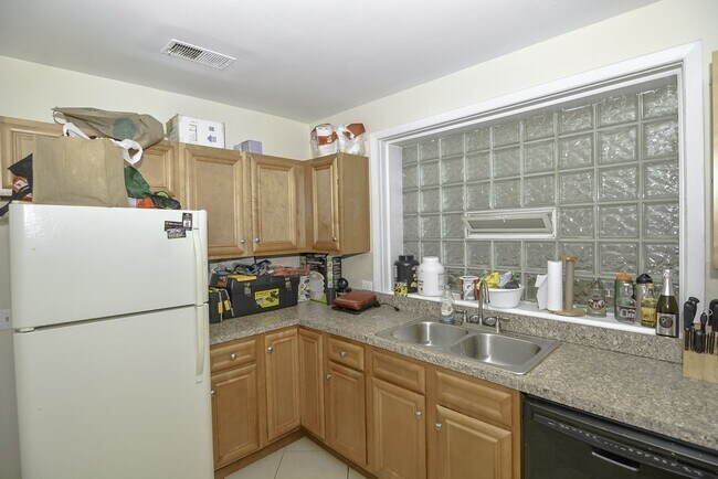 Foto del edificio - 1436 W Belmont Ave