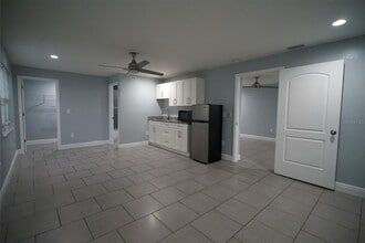 Building Photo - 907 W Humphrey St