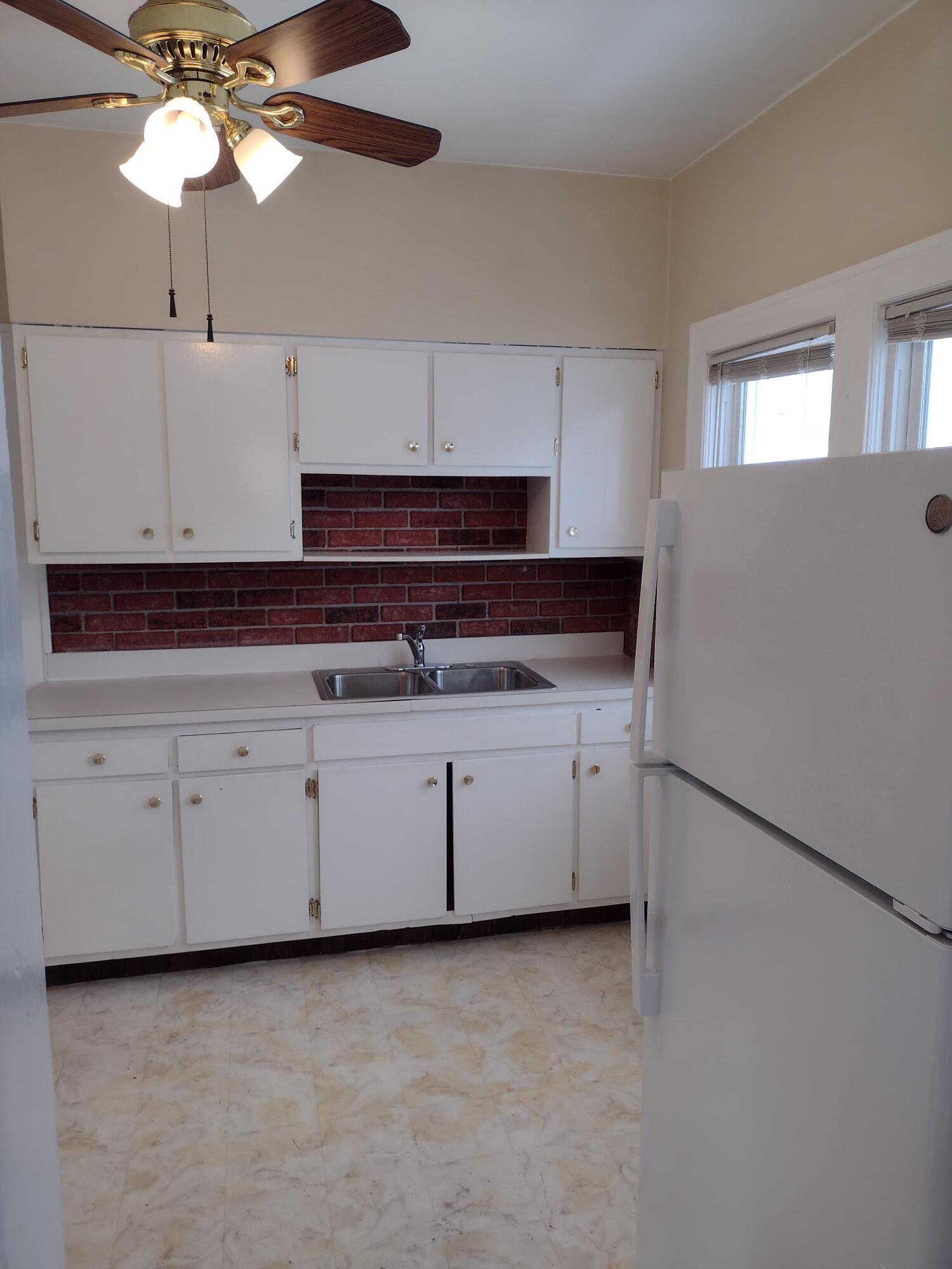 2102 Chesterland Ave Lakewood, OH 44107 – photo 4