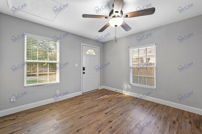 Building Photo - Cute Duplex - 1/1 in Dallas (75210)!