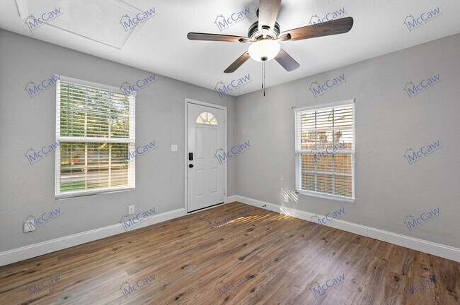 Foto del edificio - Cute Duplex - 1/1 in Dallas (75210)!
