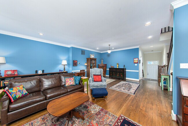 Foto del edificio - 3604 Reservoir Rd NW