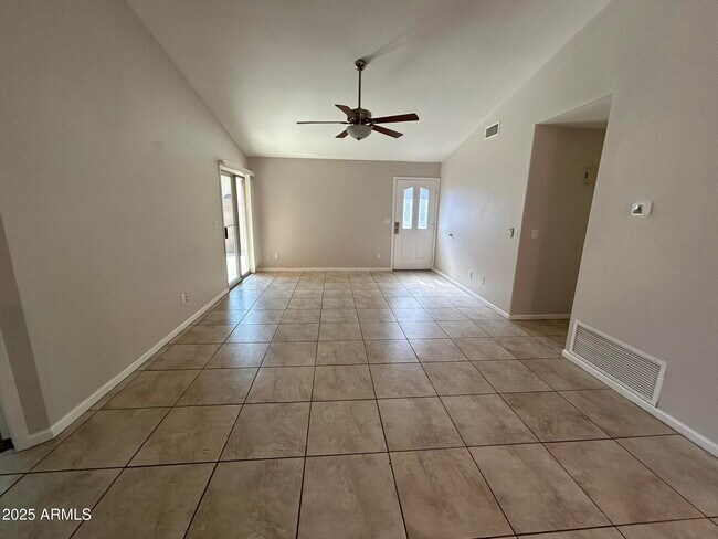 Foto del edificio - 7531 W Taro Ln