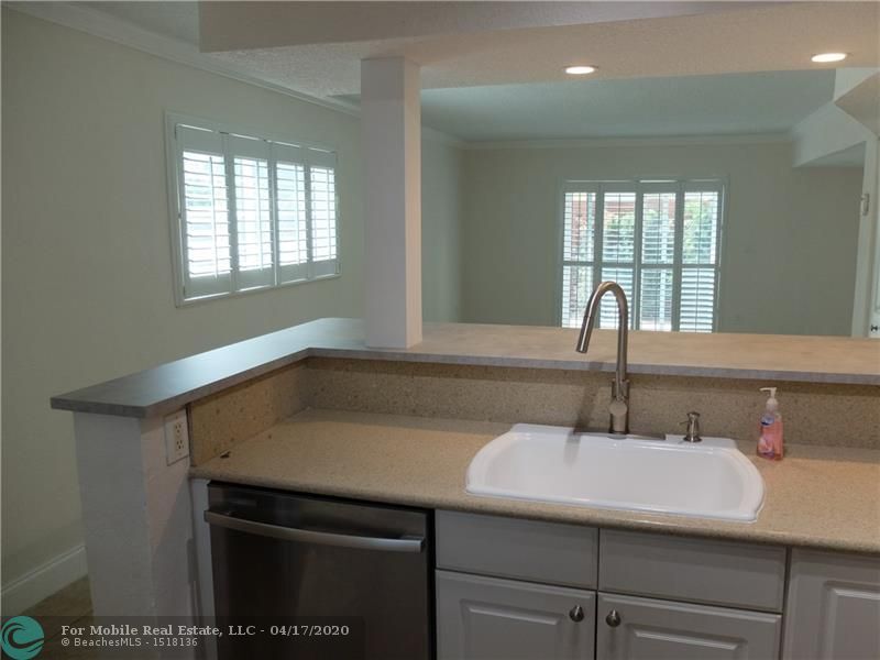 Foto principal - 633 NE 2nd Ave