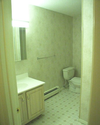 BATH ROOM - 86 Beacon St