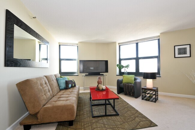 Building Photo - 3660 N Lake Shore Dr