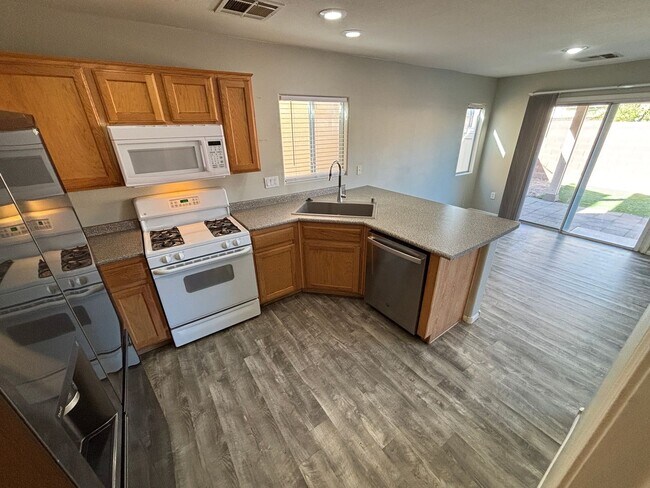 Foto del edificio - Beautiful 4Bed/2.5 Bath/2Car 2 Story Home nestled in this beautiful Southwest Community near Rhod...