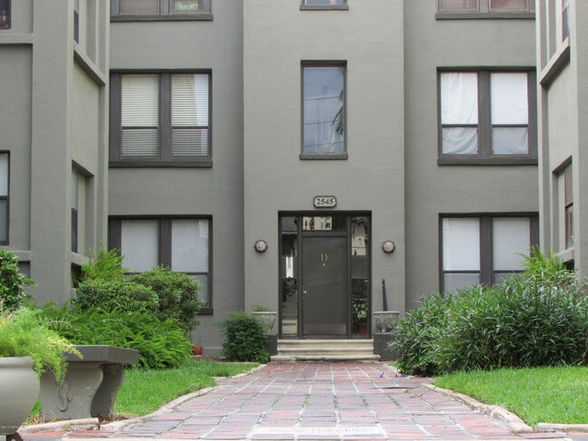 Building Photo - 2545 Oak St