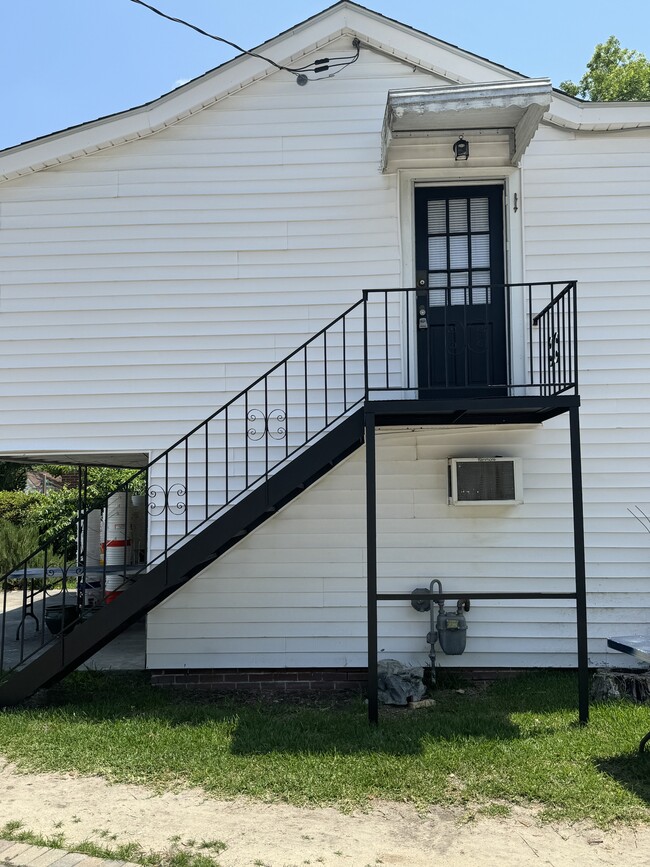 Building Photo - 202-204 S Zetterower Ave