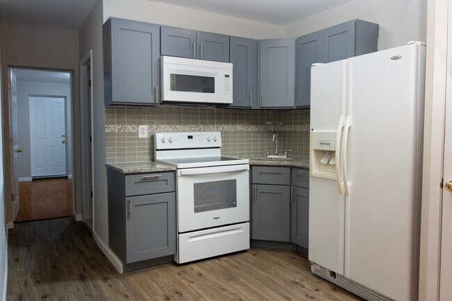 Building Photo - 3242 N Sydenham St