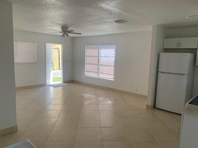 Foto del edificio - 1138 W 25th St