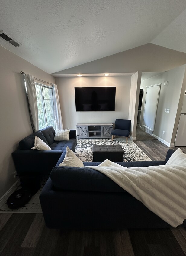 Foto principal - 1227 Riverside Ave