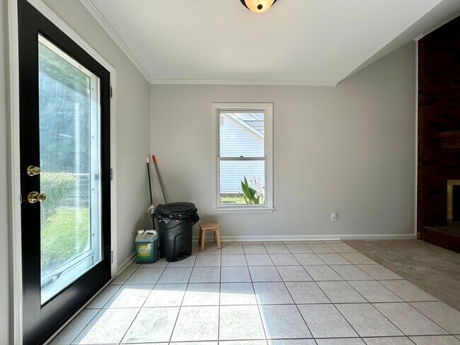 Building Photo - 1311 Hathshire Dr