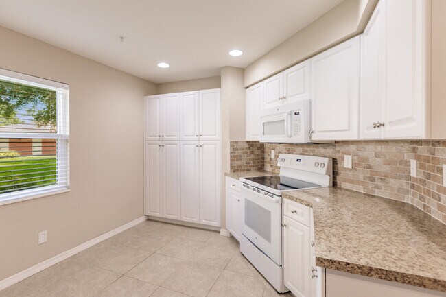 Building Photo - 27450 Palmesta Circle
