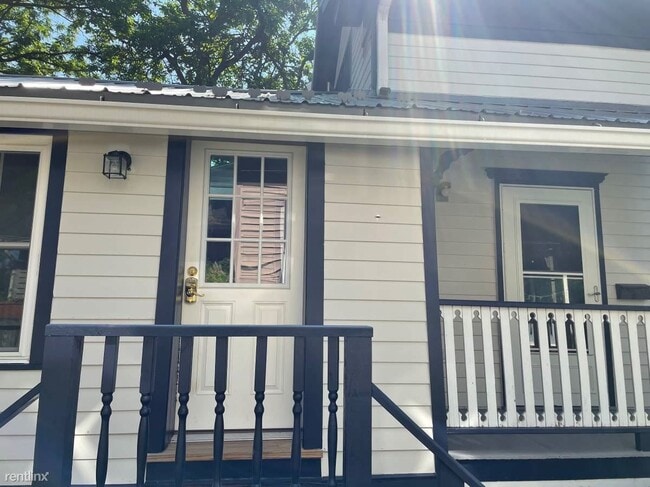 Building Photo - 2 br, 2 bath House - Remodeled 2 bedroom h...