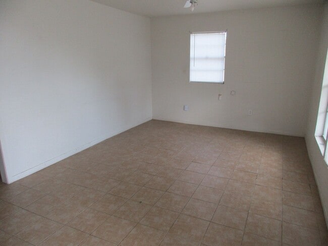 Foto del edificio - 2/1 Home Close to Key Avenue