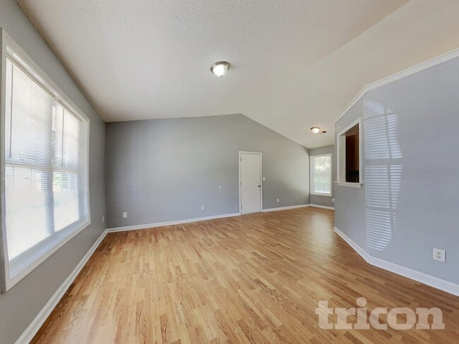 Building Photo - 621 Southern Trace Crossing