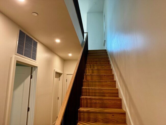 Building Photo - Luxury in the Heart of Huntsville