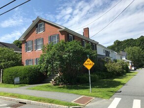 Building Photo - 44 School St