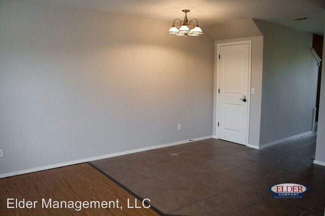 Foto del edificio - 2324 Hidden Lake St