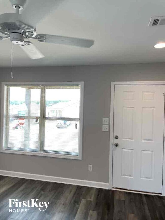 Building Photo - 155 Castlebar Cir