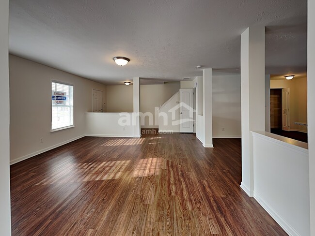 Foto del edificio - 738 Chestnut Ln