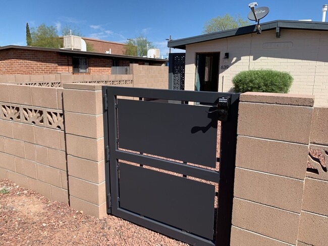 Photo - 639-643 E Lee St Apartment