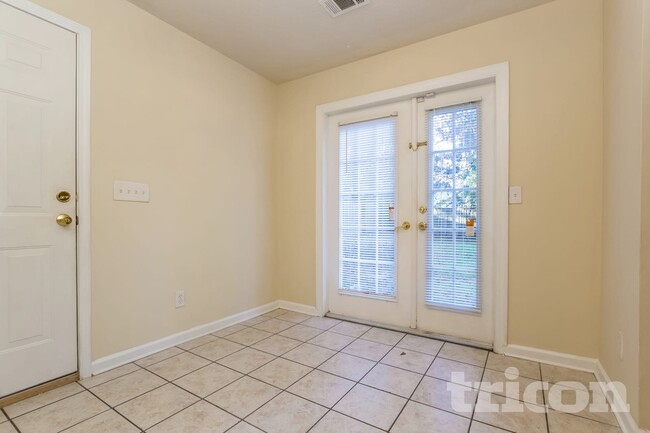 Foto del edificio - 1145 Woodington Cir