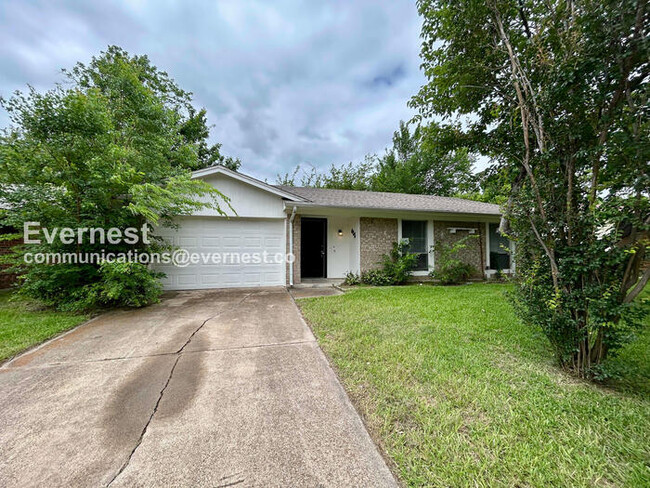 Building Photo - 415 Southlake Dr