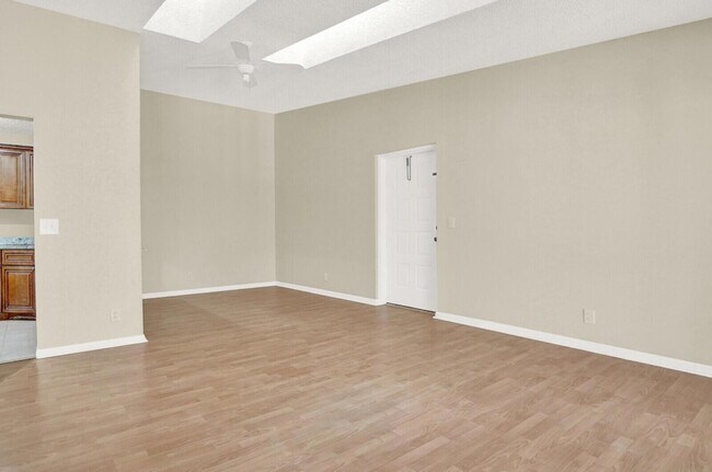 Foto del edificio - 206 Foxtail Dr