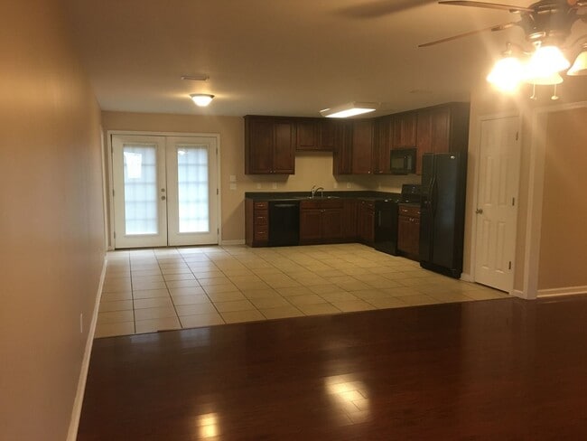 Building Photo - Fairfield Estates -