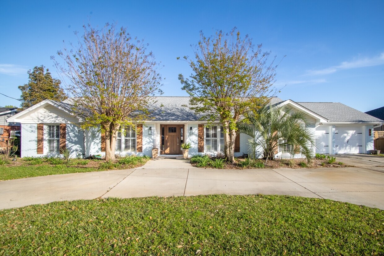 Foto principal - 956 Aquamarine Dr