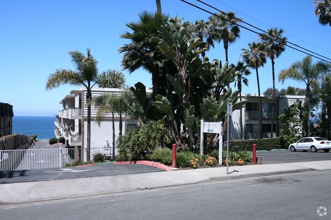 Stratford Beach - Stratford Beach Apartments