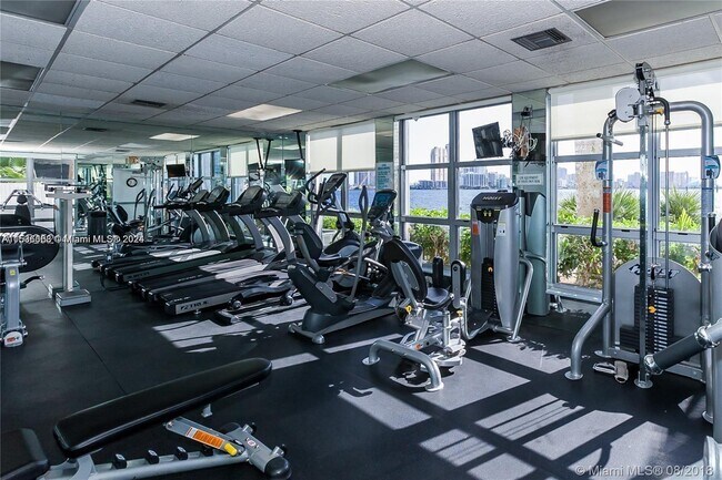 Foto del edificio - 3600 Mystic Pointe Dr