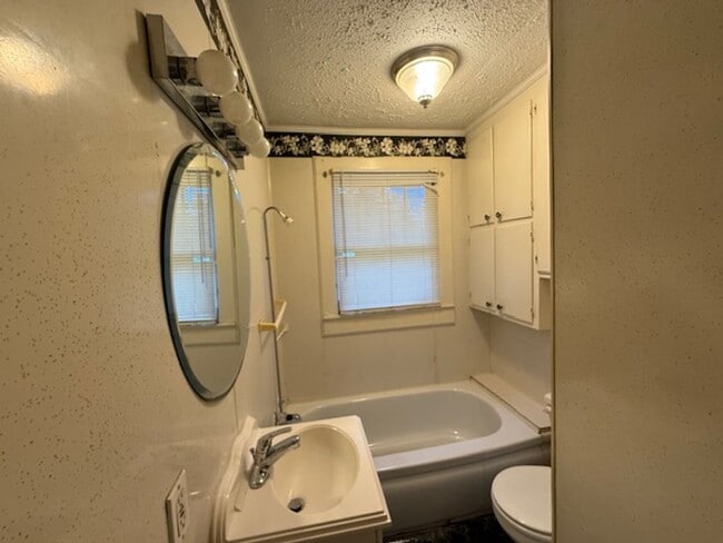 Building Photo - 1529 Beckham St