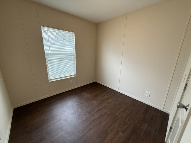 Front Bedroom - 837 Sunflower Ln