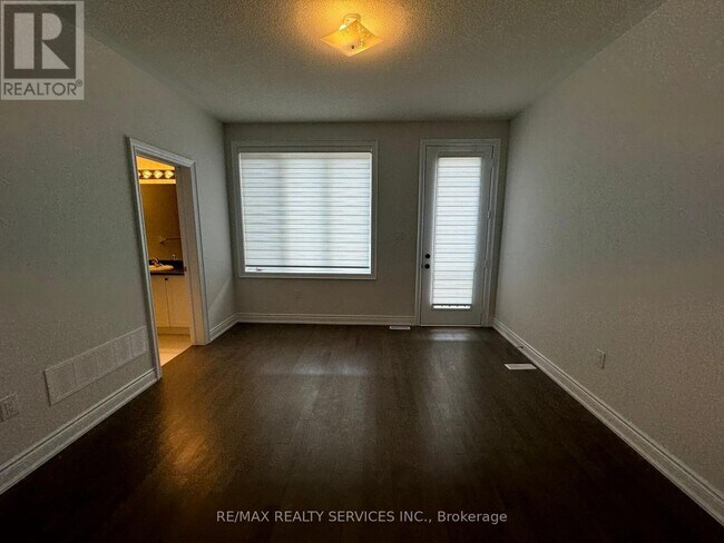 Building Photo - 202 Tennant Cir
