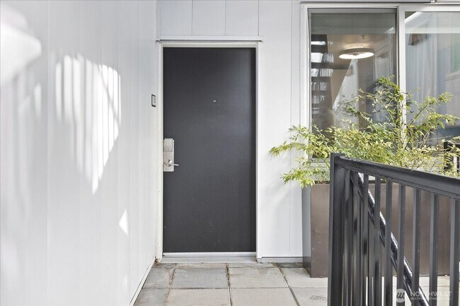 Foto del edificio - 4422 Woodlawn Ave N
