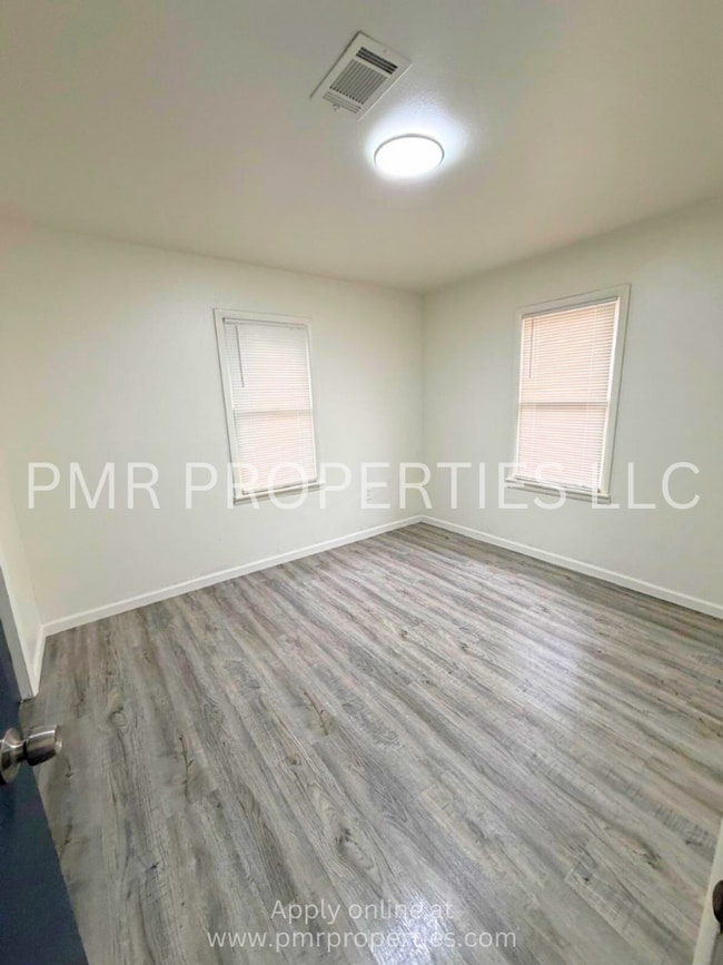 Foto del edificio - 2 Bedrooms / 1 Bathroom House