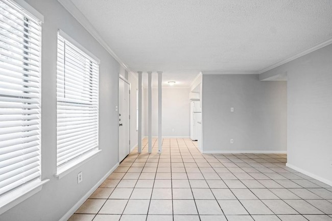 Building Photo - 1111 Sunrise Rd. #16
