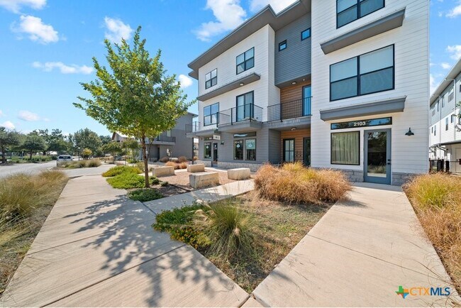 Building Photo - 1208 N Academy Ave