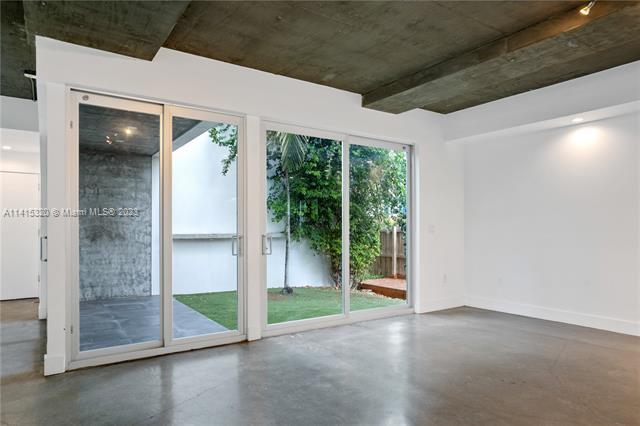 Foto del edificio - 3264 Bird Ave