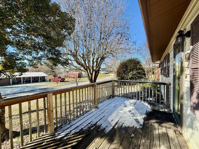 Foto del edificio - 800 McAbee Dr