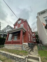 Building Photo - 2328 Stratford Ave