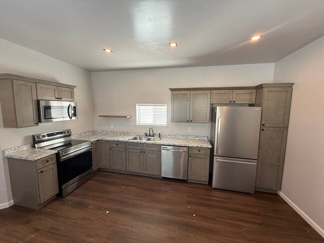 Building Photo - 167 Finn Ln