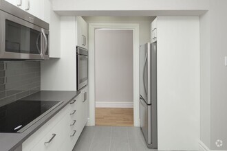 Building Photo - 4557 Rue Sherbrooke O