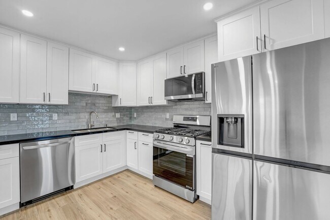 Foto del edificio - Stunning 3-Bedroom + Den Lease | Brand New...