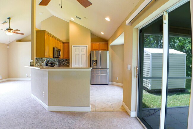 Foto del edificio - Beautiful 3 beds 2 bath 2-story home overv...